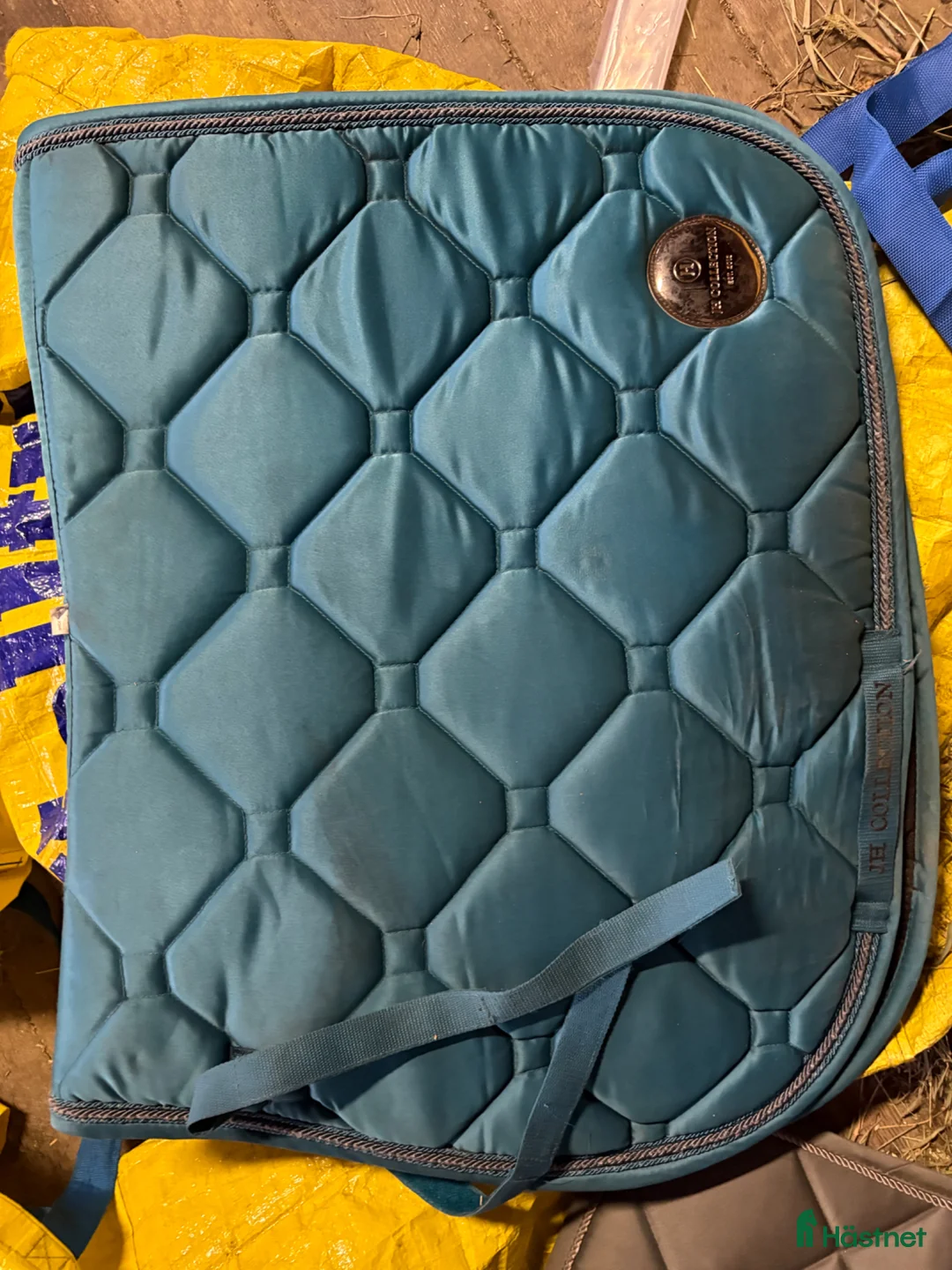 Schabrak & Vojlockar hästutrustning till salu: Fint blått schabrak 🌸 - Annons 2