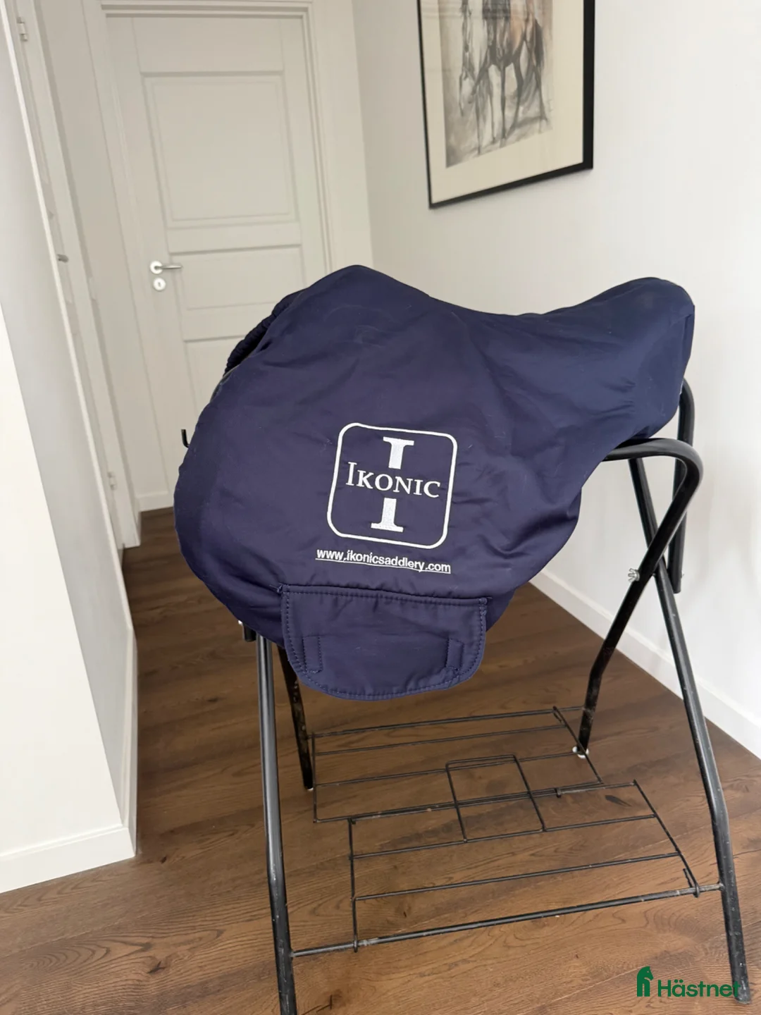 Sadlar hästutrustning till salu: Ny Ikonic Hybrid 17,5” brun - Annons 6