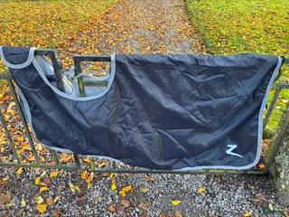 Täcken hästutrustning till salu: Ridtäcke i nyskick i Gullspång - Annons 2