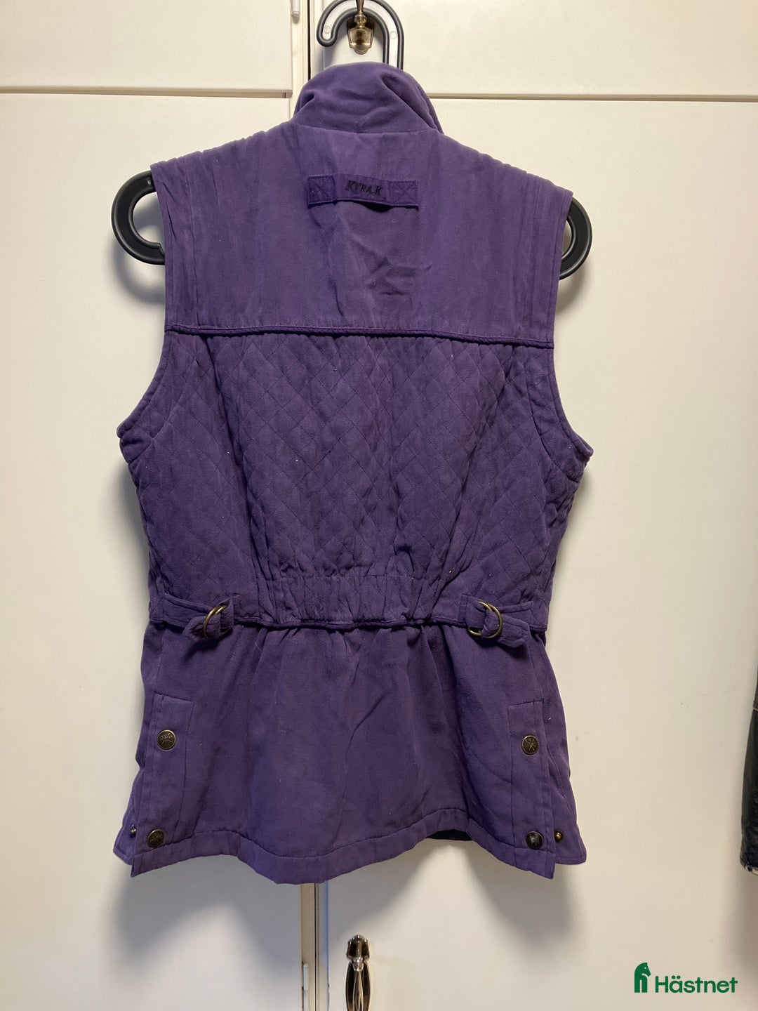 Jackor & Kavajer ryttarutrustning till salu: Lila väst från Kyra K i Järna - Annons 3