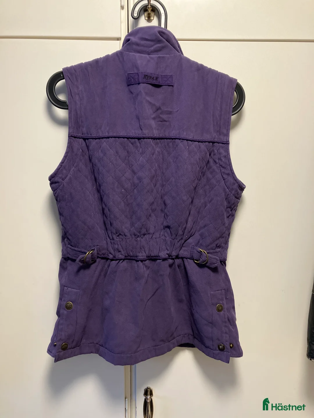 Jackor & Kavajer ryttarutrustning till salu: Lila väst från Kyra K i Järna - Annons 3