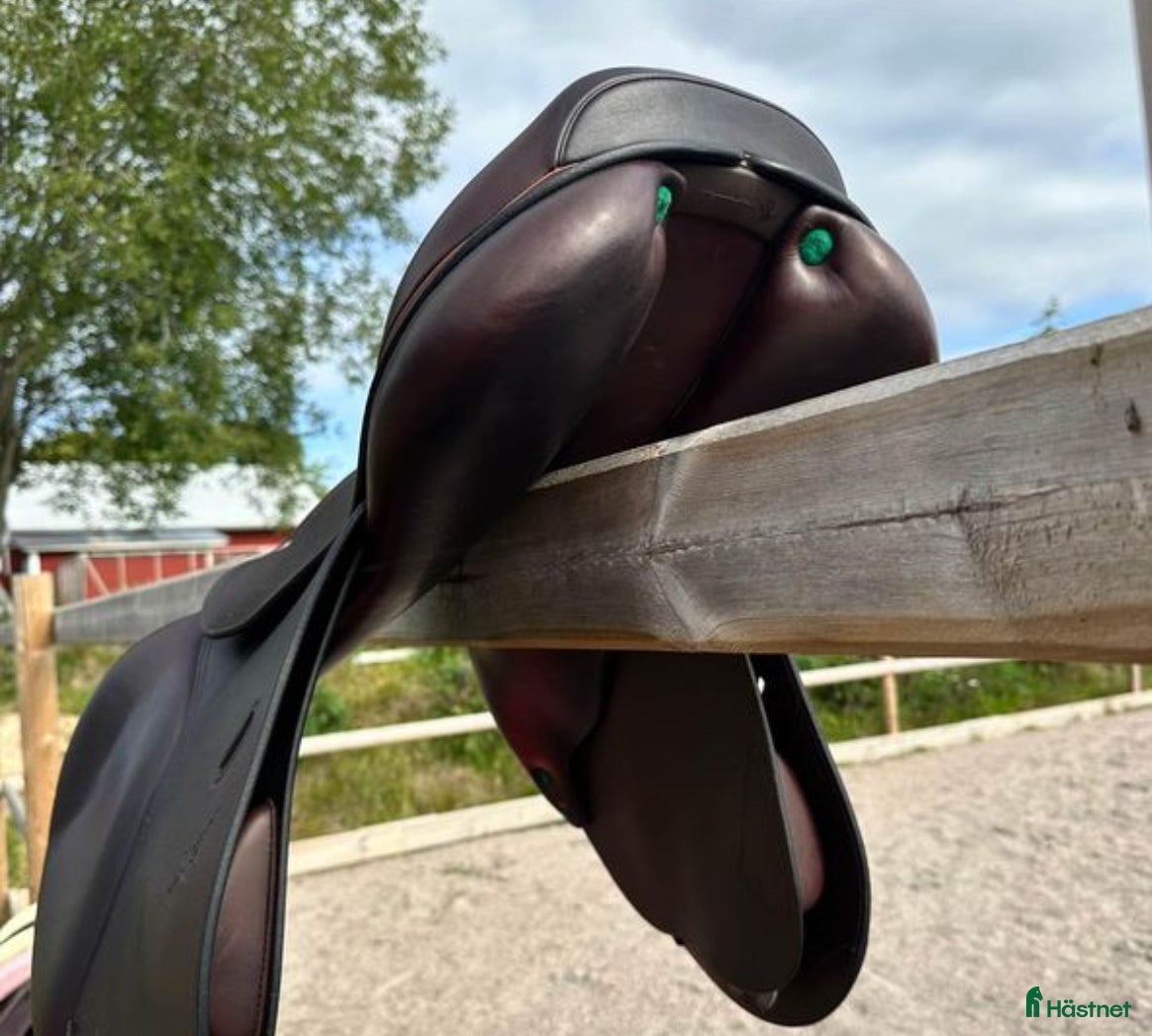 Sadlar hästutrustning till salu: Equipe expression special nästintill ny i Vintrosa - Annons 6