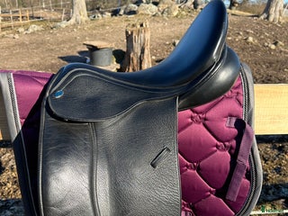 Sadlar hästutrustning till salu: Lippo Vanessa 17,5 Dressyr i Kalmar - Annons 1