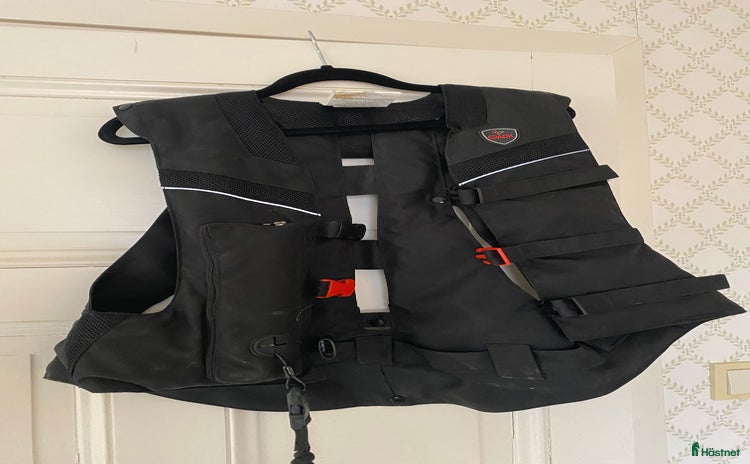 Säkerhetsvästar ryttarutrustning till salu i Sala - Annons 17