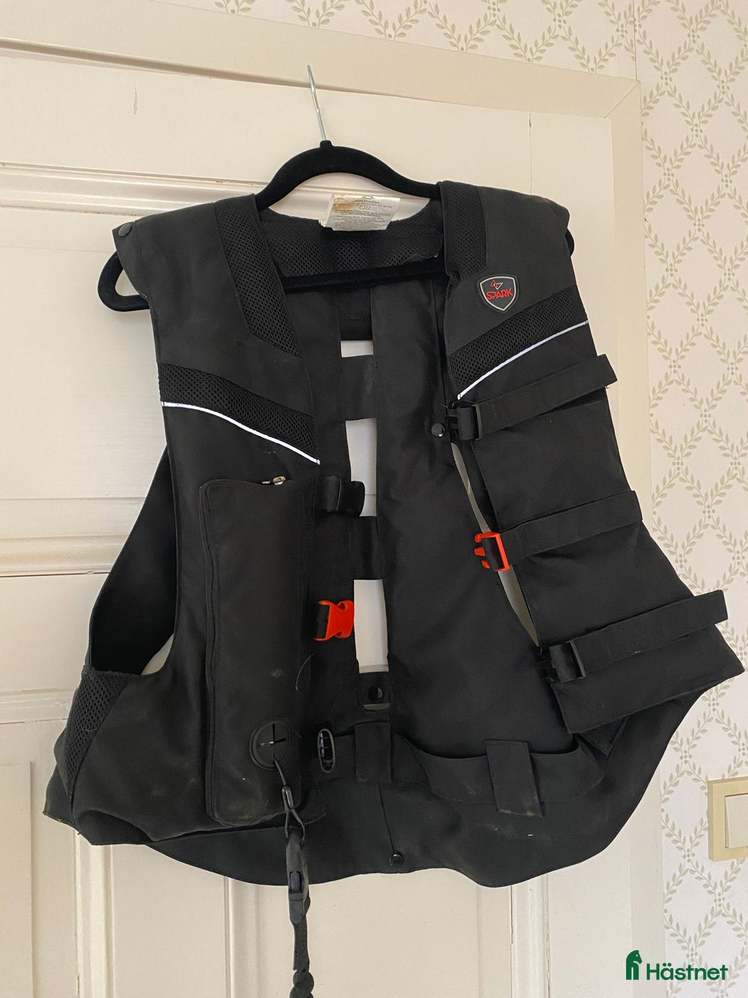 Säkerhetsvästar ryttarutrustning till salu: Ny spark airbagväst i Sala - Annons 1