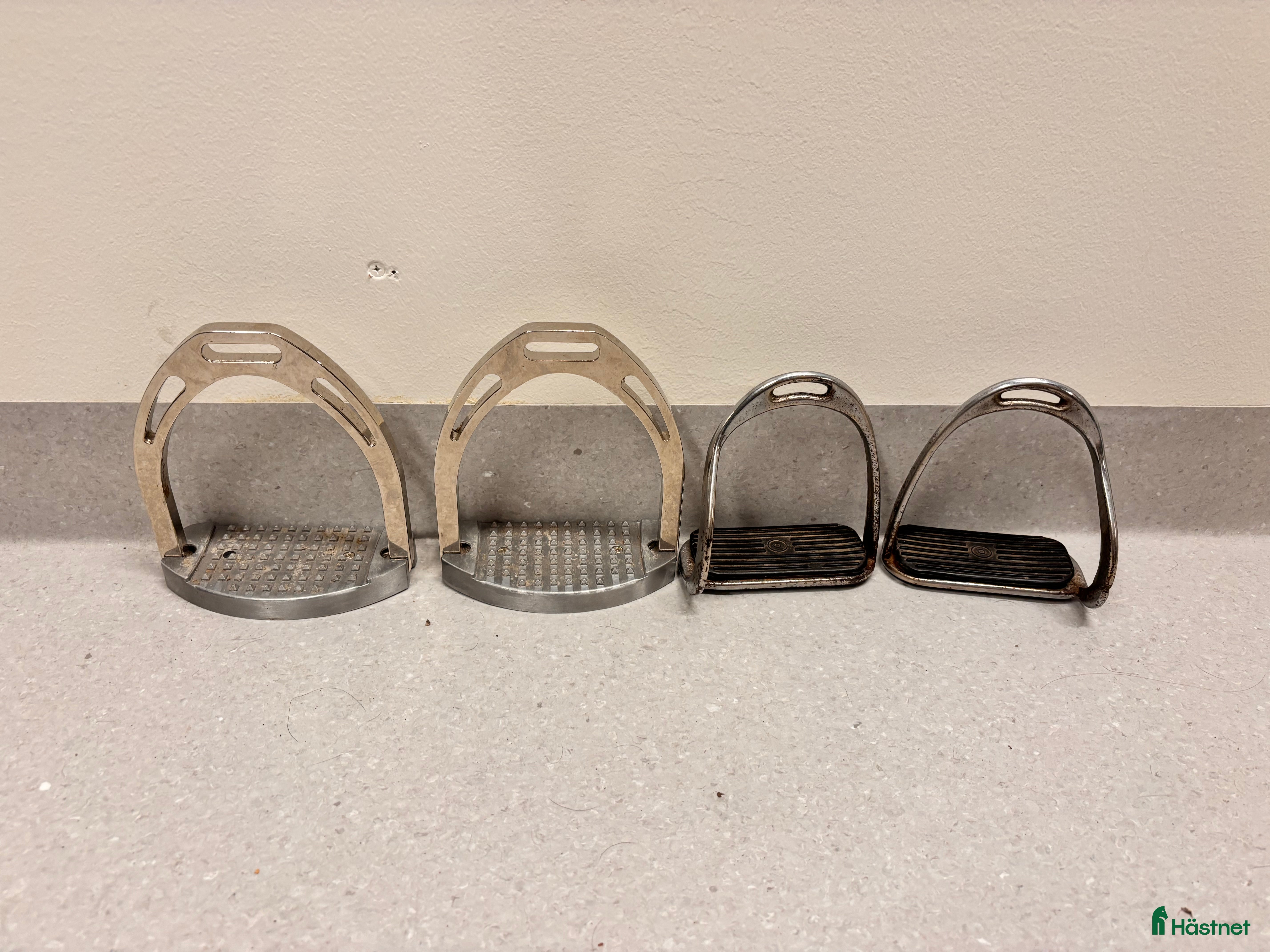 Stigbyglar hästutrustning till salu: 2 par stigbyglar  i Växjö - Annons 10