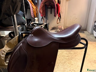 Sadlar hästutrustning till salu: Smal bom, passar häst med mycket manke i Vallåkra - Annons 3