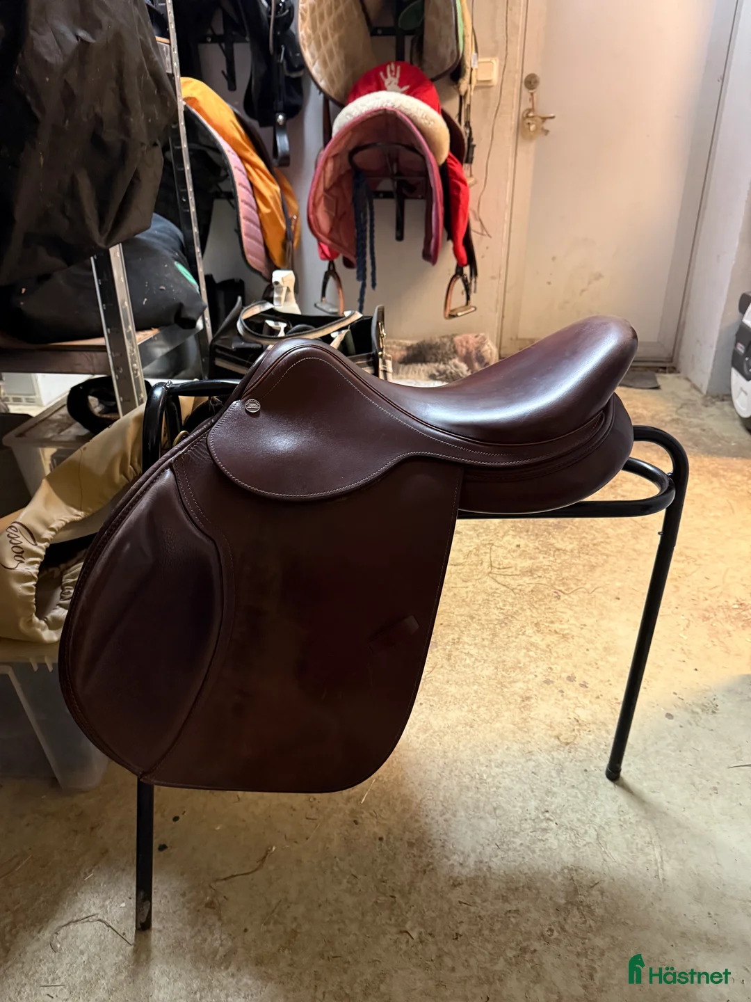 Sadlar hästutrustning till salu: Smal bom, passar häst med mycket manke  - Annons 1