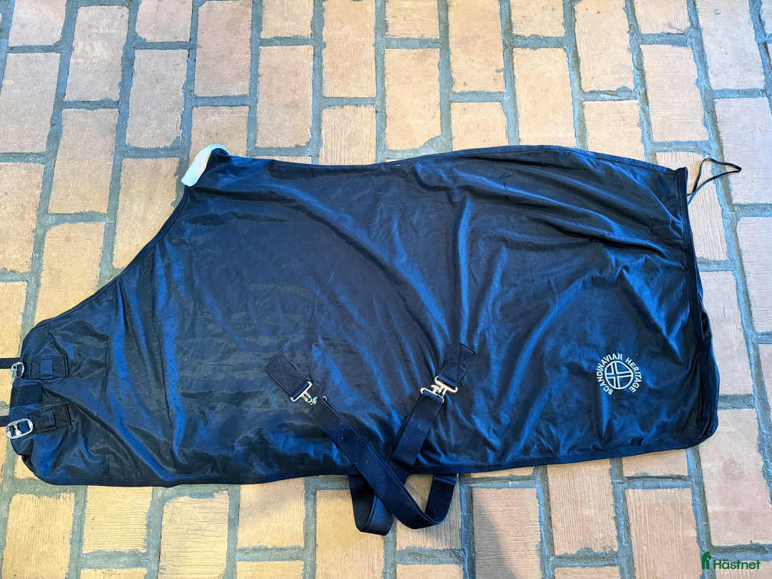 Täcken hästutrustning till salu: Tävlings / stall / ute - täcken  i storlek 125  i Ekerö - Annons 4