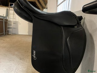 Sadlar hästutrustning till salu: Stübben sadel väldig fin skick - Annons 3