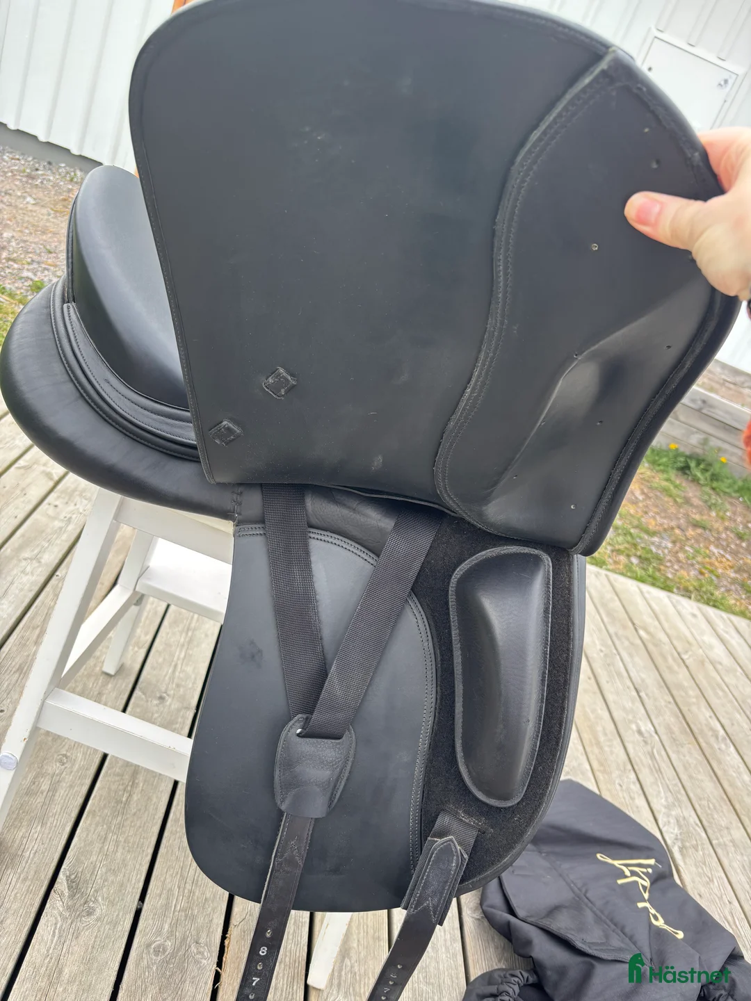 Sadlar hästutrustning till salu: Dressyrsadel, knappt använd!  - Annons 4