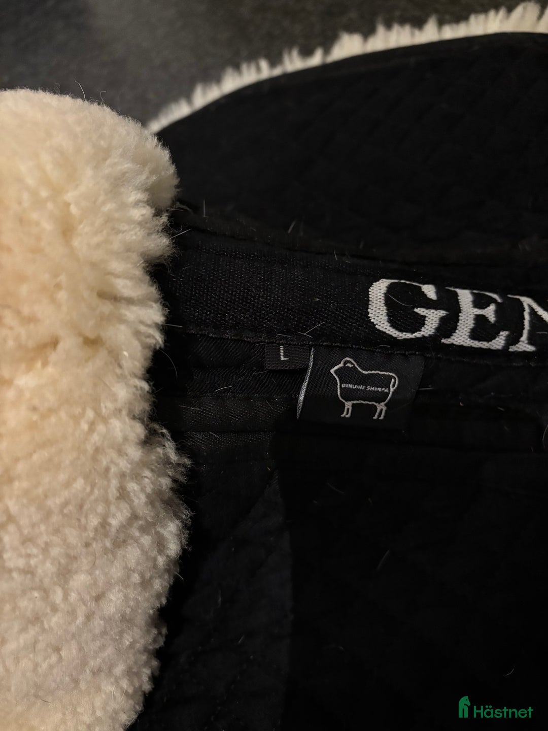 Schabrak & Vojlockar hästutrustning till salu: Fårskinnspad  i Röbäck - Annons 5