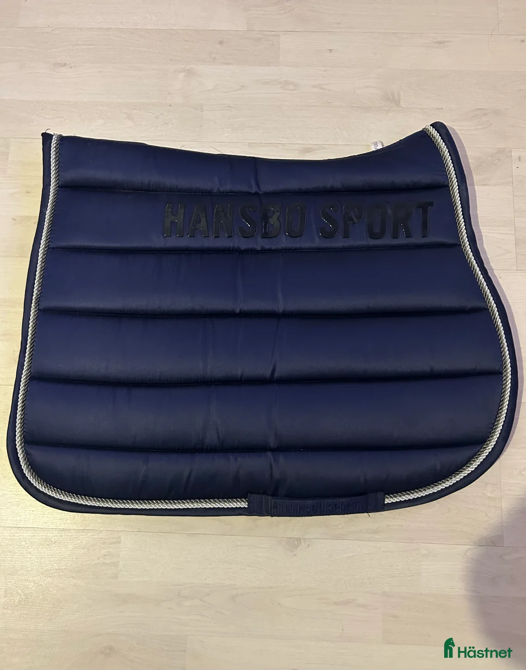 Schabrak & Vojlockar hästutrustning till salu: HS Schabrak Satin - Annons 4