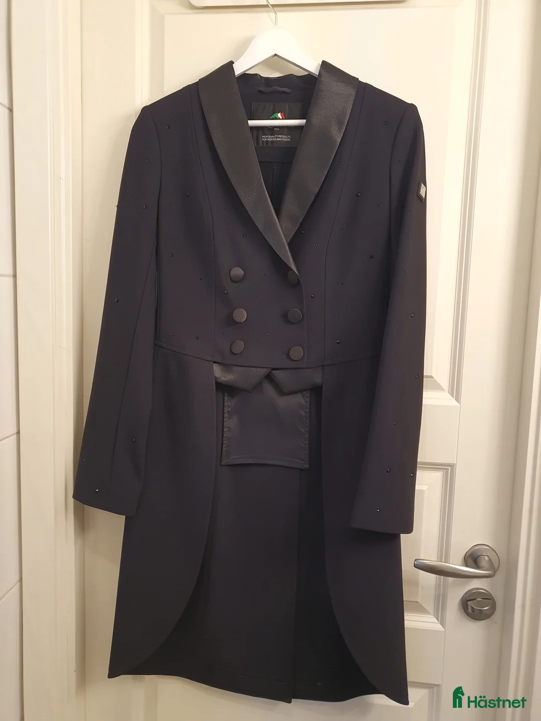 Jackor & Kavajer ryttarutrustning till salu: NY Equiline frack strl. 36 - Annons 1