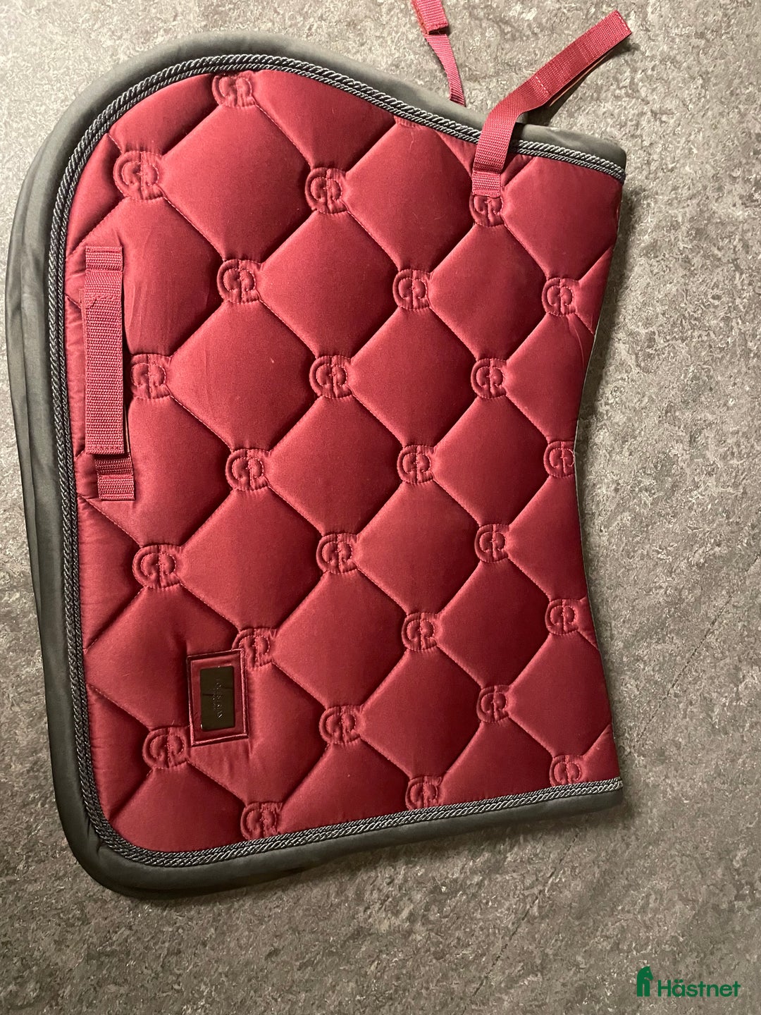 Schabrak & Vojlockar hästutrustning till salu: Fint oanvänt schabrak i Södertälje - Annons 1