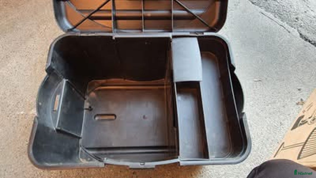 Stallinredning, stängsel & gård övrig utrustning till salu: Rymlig ryktlåda i Haninge - Annons 3