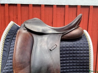 Sadlar hästutrustning till salu: PDS euro dressyrsadel i Södertälje - Annons 3