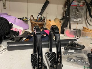 Övrig Ryttarutrustning ryttarutrustning till salu: Tech Stirrup svarta i Norrtälje - Annons 4