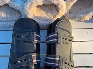 Benskydd hästutrustning till salu: Damasker och senskydd i Vikbolandet - Annons 2