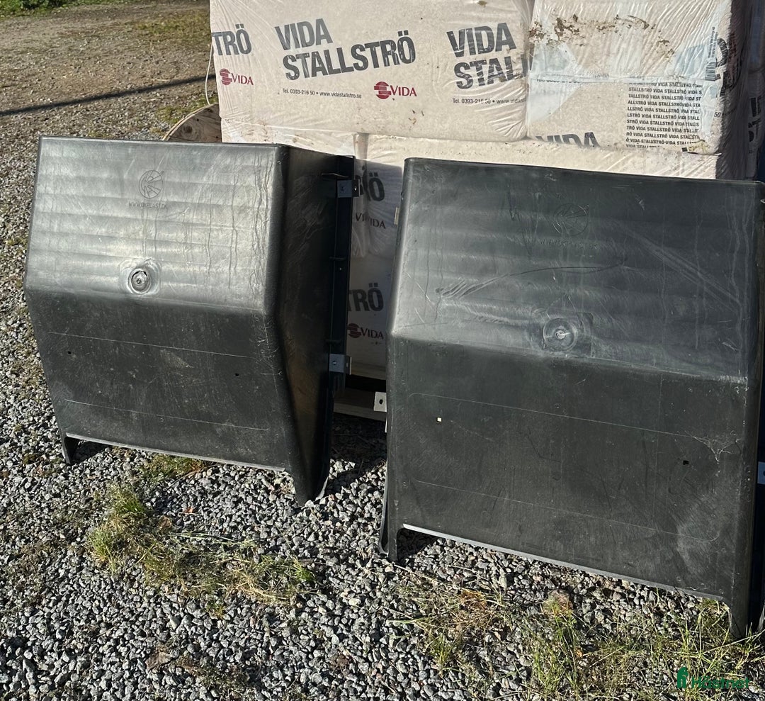 Stallinredning, stängsel & gård övrig utrustning till salu: Två hökrubbor i Västerås - Annons 2