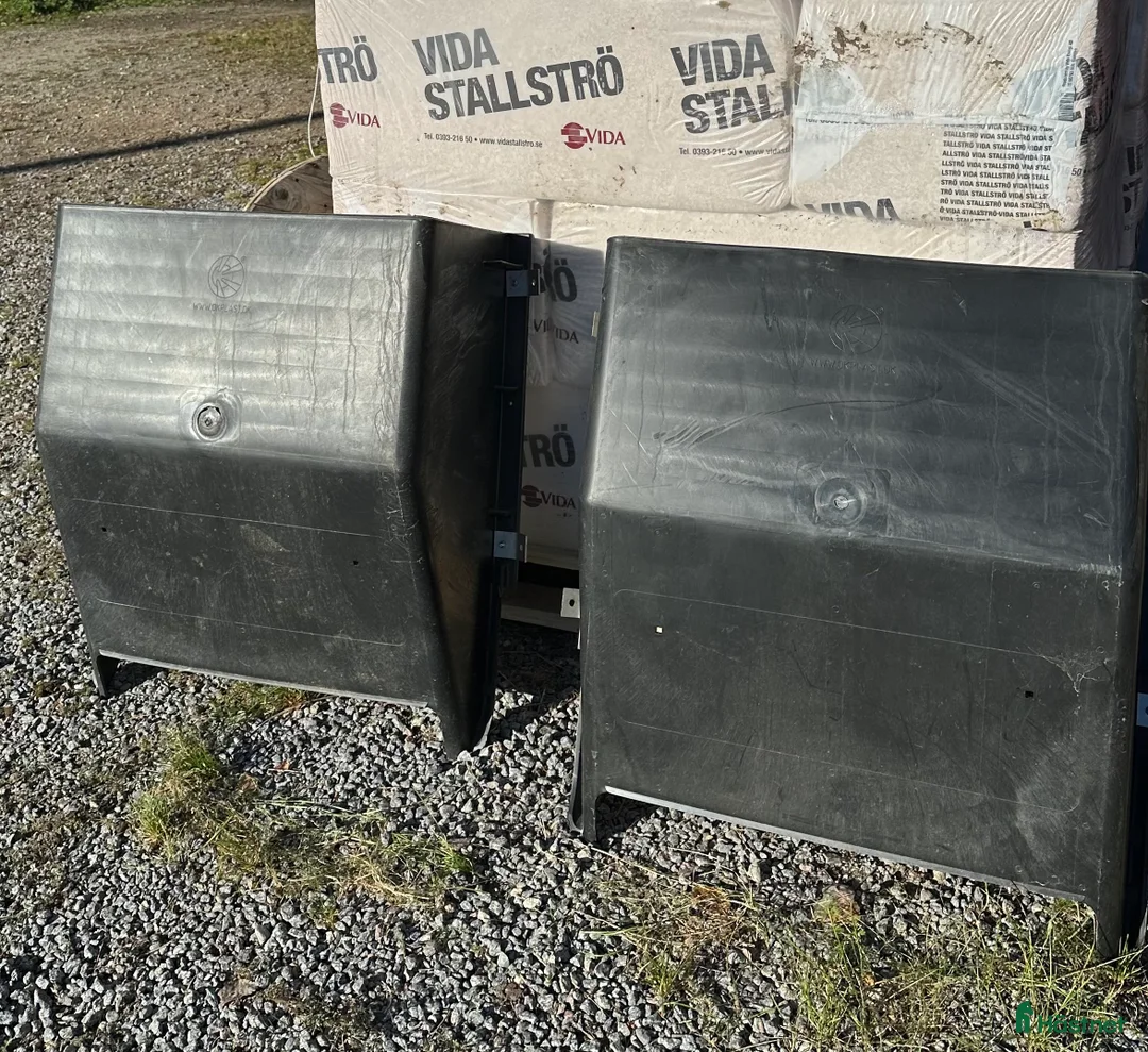 Stallinredning, stängsel & gård övrig utrustning till salu: Två hökrubbor i Västerås - Annons 2