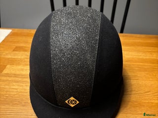 Hjälmar ryttarutrustning till salu: Ridhjälm YR8 Sparkling i Hjälteby - Annons 24