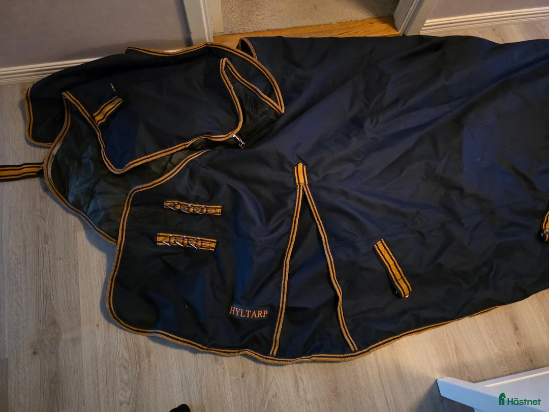 Täcken hästutrustning till salu: Hyltarp - Annons 5