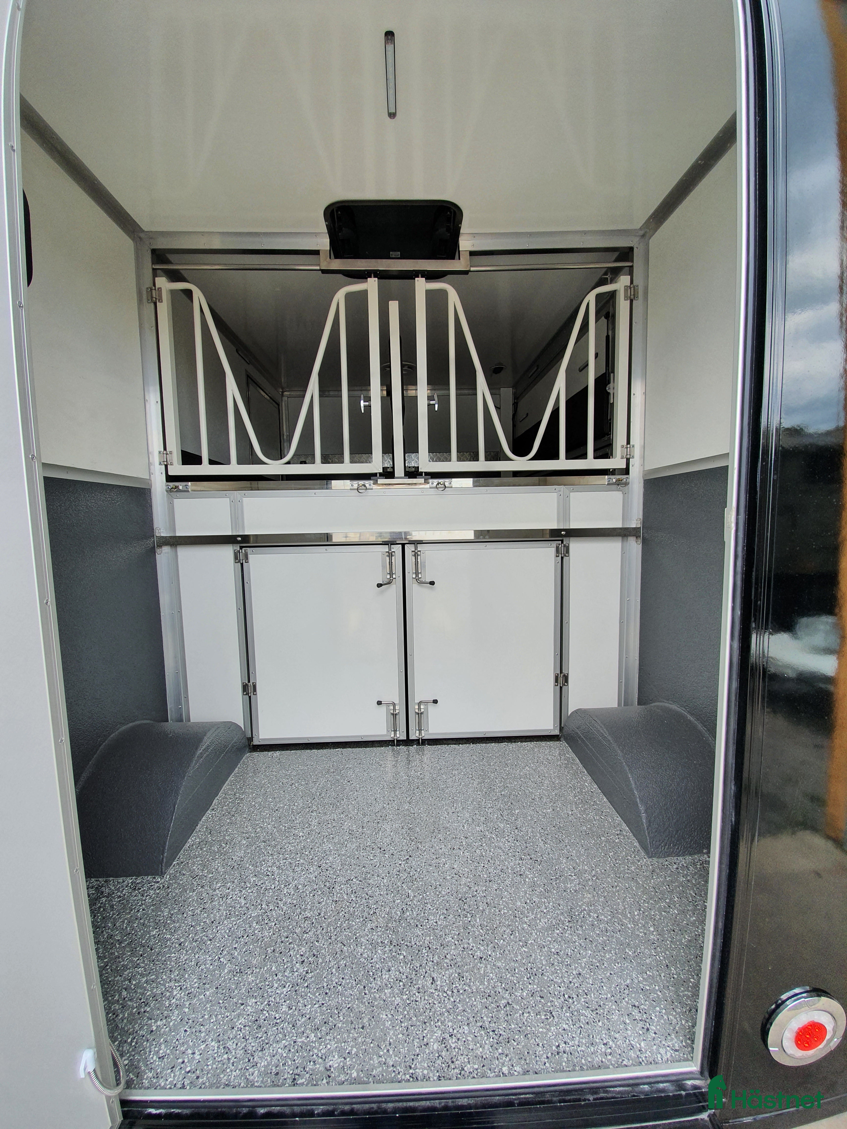 Hästtransporter  fordon & transport till salu: latex/gummi-gummi avjämningsmassa i Stockholm - Annons 13