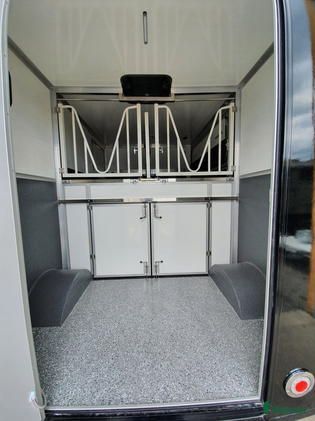 Hästtransporter  fordon & transport till salu: latex/gummi-gummi avjämningsmassa i Stockholm - Annons 1