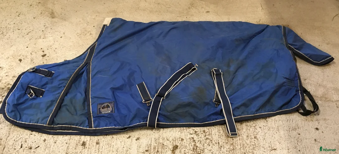 Täcken hästutrustning till salu: Protector vintertäcke ca 250g  i Sösdala - Annons 1