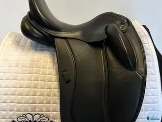 Sadlar hästutrustning Dressyrsadel Santa Cruz Ariel i Uppsala - Annons 1