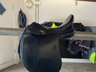 Sadlar hästutrustning Lippo Rivello Doma i toppskick - Annons 8
