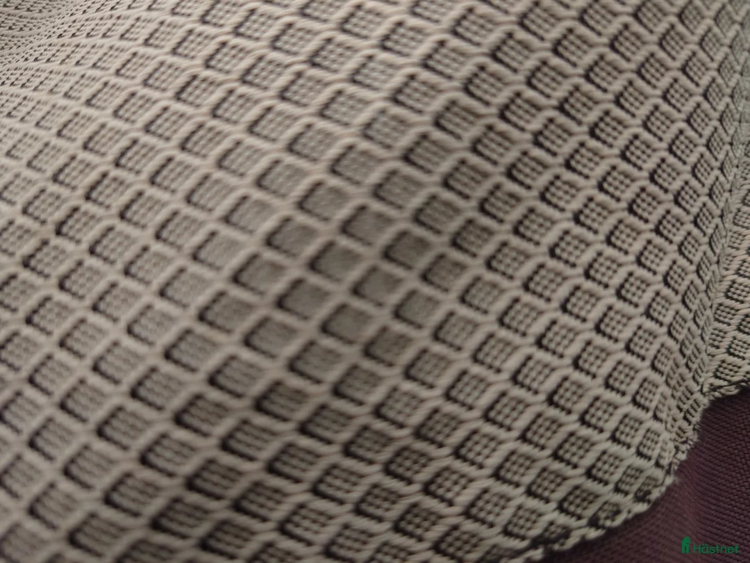 Täcken hästutrustning till salu: Tjockt vattenavvisande vintertäcke i Kista - Annons 2