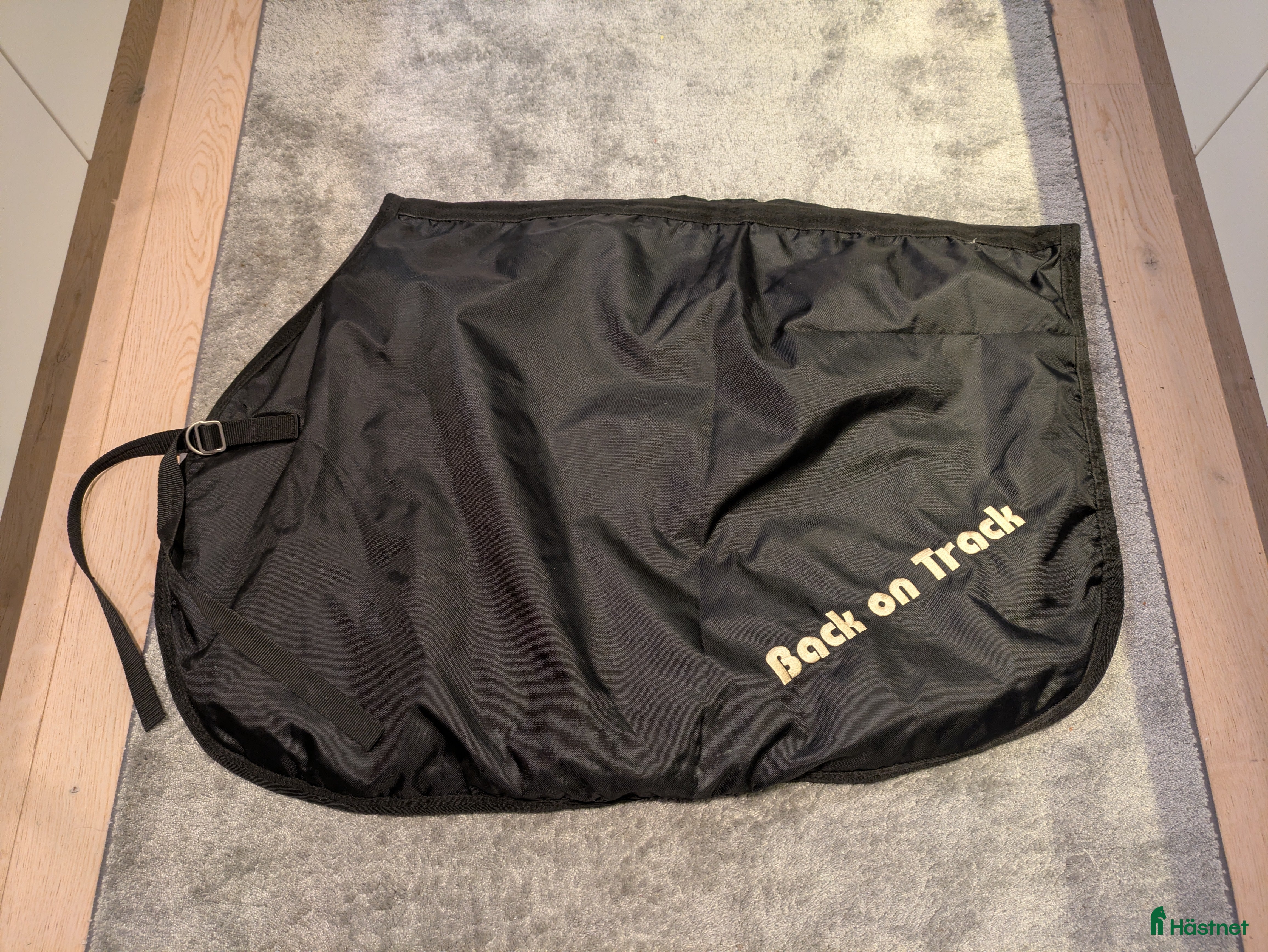 Täcken hästutrustning till salu: Back on Track ländtäcke strl 145 i Huddinge - Annons 1