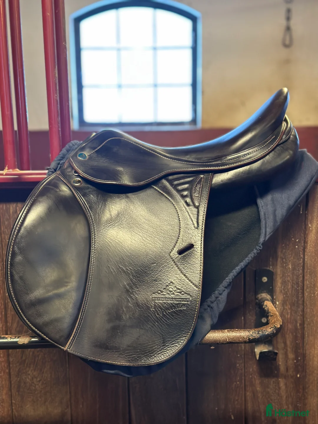 Sadlar hästutrustning till salu: Prestige Versailles hoppsadel  - Annons 1