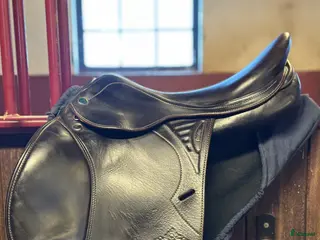 Sadlar hästutrustning till salu: Prestige Versailles hoppsadel - Annons 3