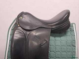 Sadlar hästutrustning till salu: Crown dressyrsadel i Färnäs - Annons 18