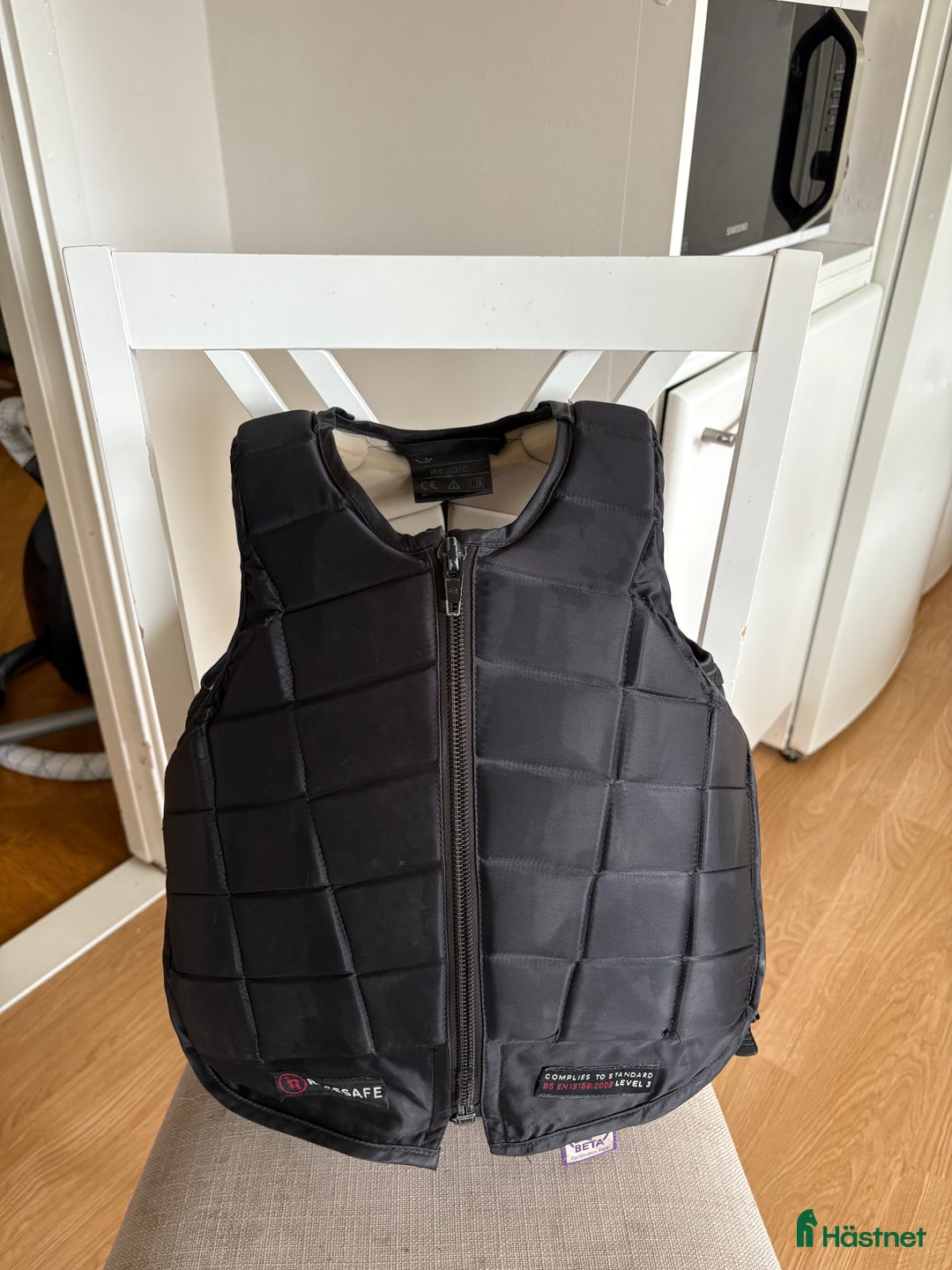 Säkerhetsvästar ryttarutrustning till salu: Fin racesafe väst  i Skärhamn - Annons 1