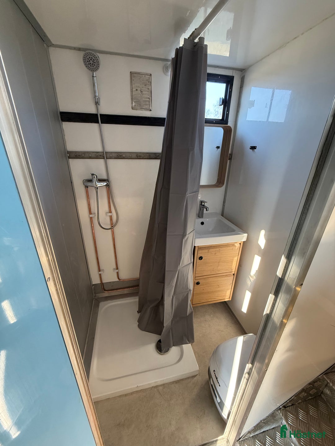Hästlastbilar  fordon & transport till salu: 7 hästars lastbil med bodel i Blentarp - Bild 13