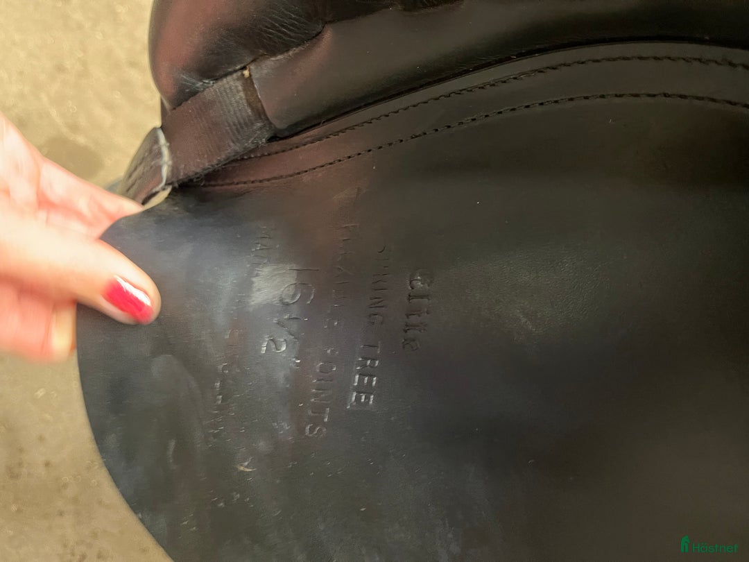 Sadlar hästutrustning till salu: Wellington Elite Dressyrsadel 16,5” i Bromma - Annons 5