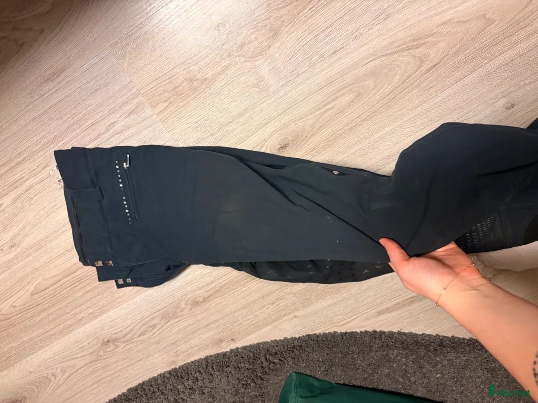 Ridbyxor ryttarutrustning till salu: Samshield &  equiline ridbyxor  i Landeryd - Annons 4