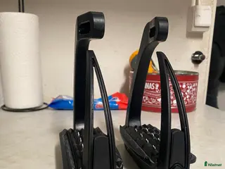 Övrig Ryttarutrustning ryttarutrustning till salu: Safe ridning säkerhetsstigbyglar i Söderköping - Annons 2