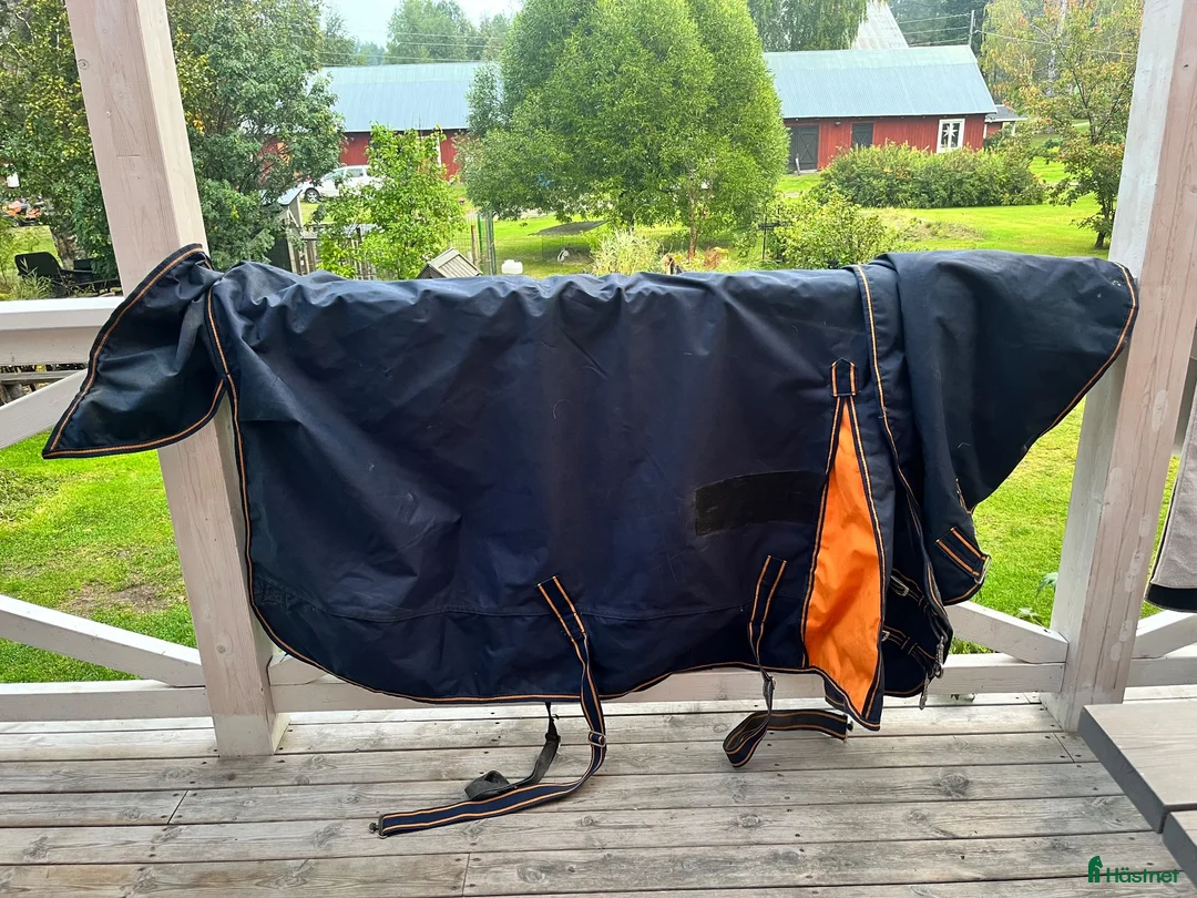 Täcken hästutrustning till salu: Olika täcken säljes!  - Annons 2