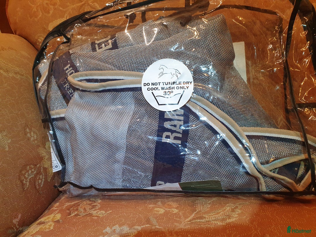 Täcken hästutrustning till salu: Hals till Rambo protector flugtäcke  Storlek ME i Liatorp - Annons 1