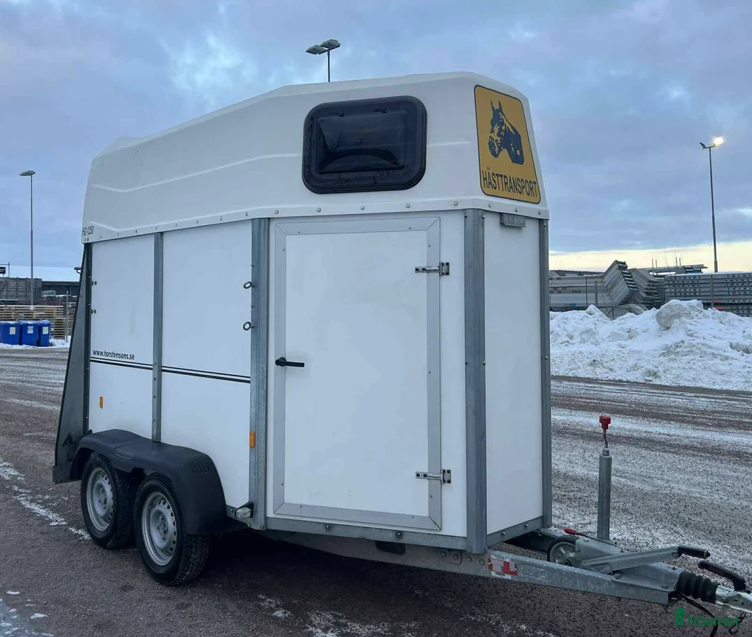 Hästtransporter  fordon & transport till salu: Värmlandsvagnen Classic  i Västerås - Annons 1