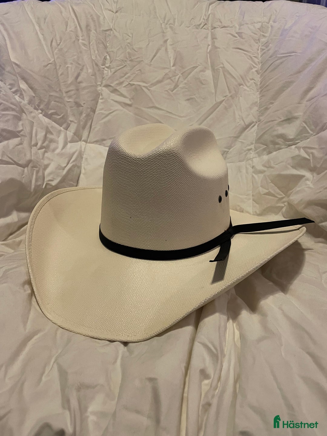 Övrig Ryttarutrustning ryttarutrustning till salu: Cowboyhattar av olika märken  i Umeå - Annons 1