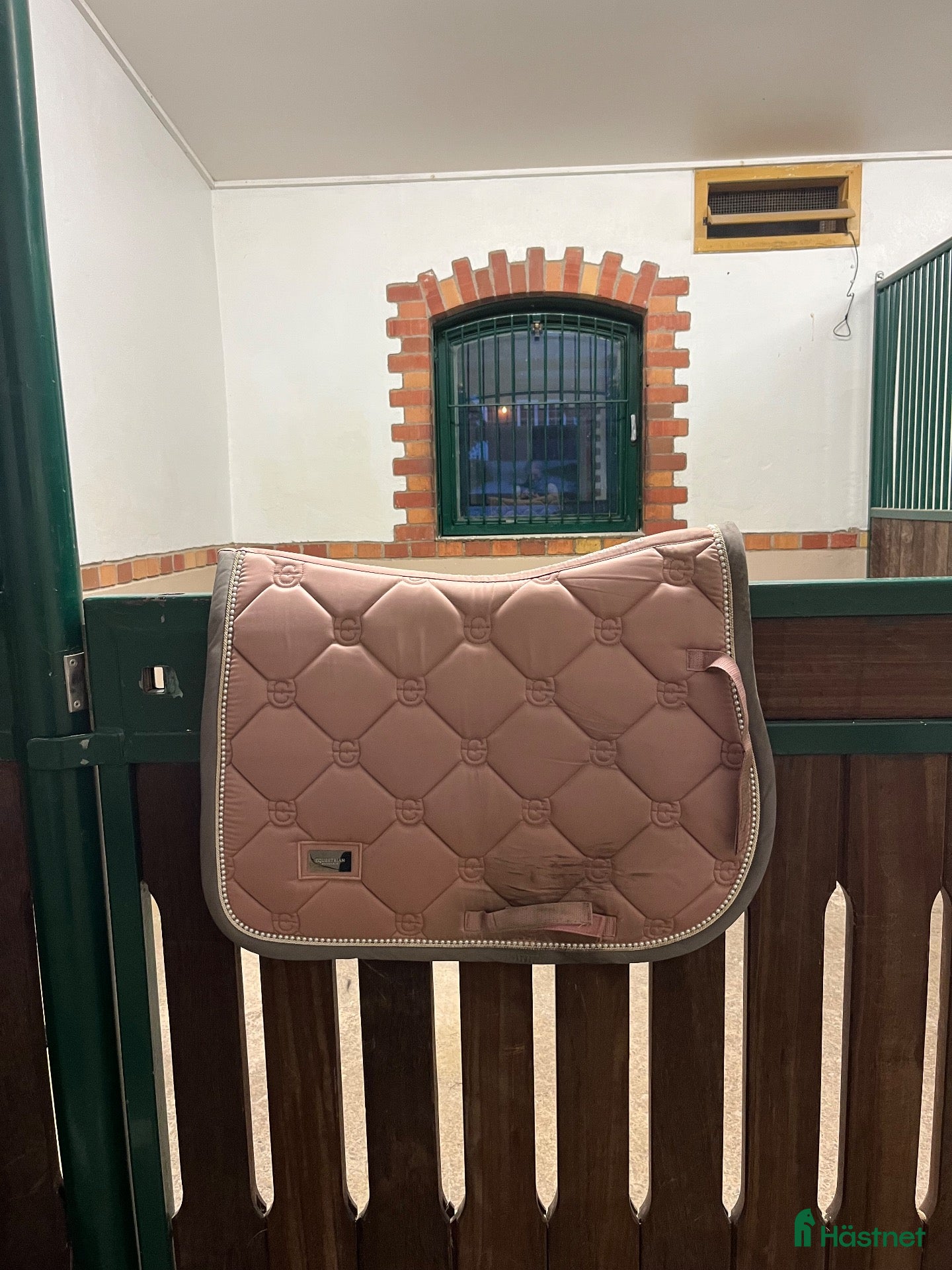 Schabrak & Vojlockar hästutrustning Rosa schabrak från equestrian Stocholm  - Annons 4