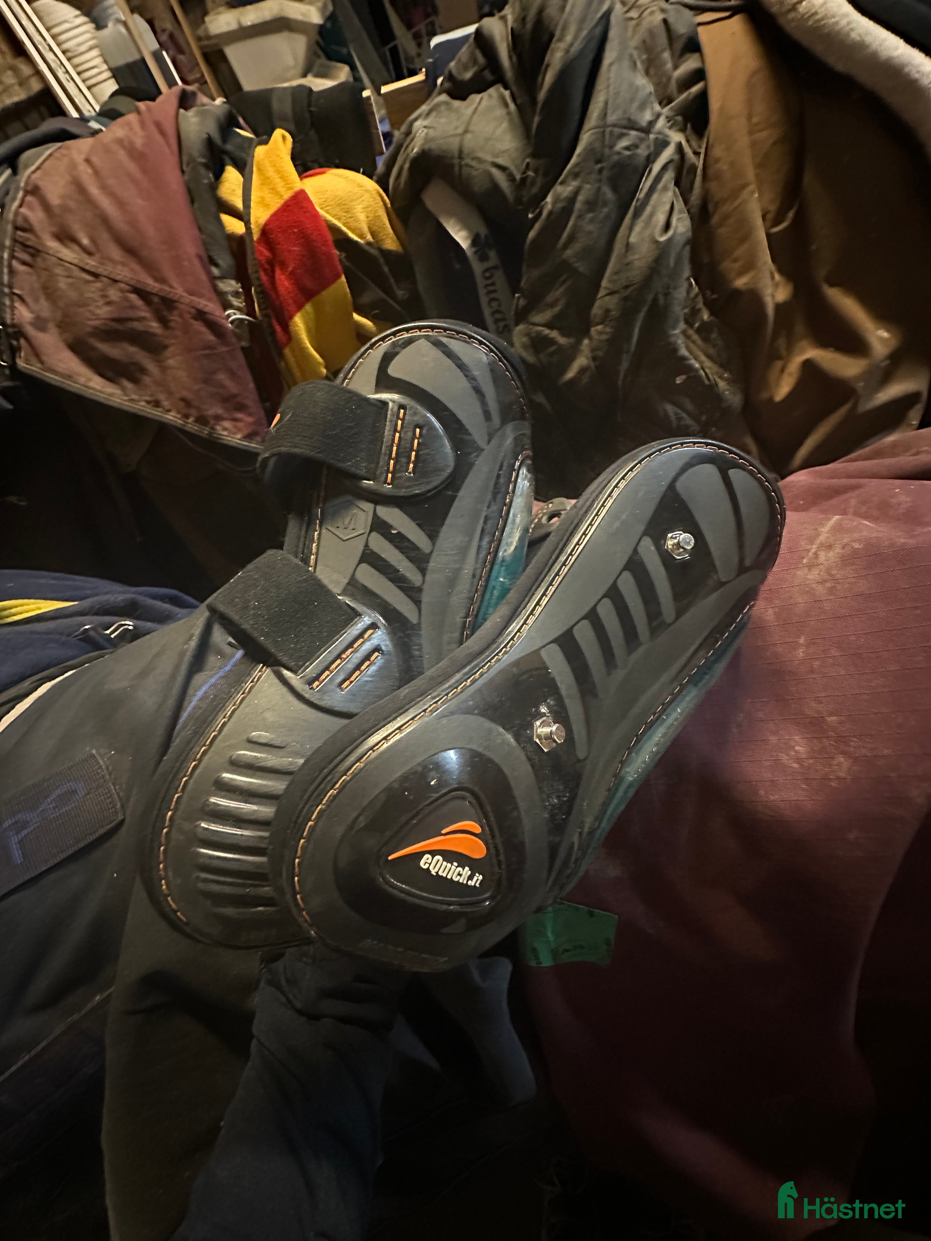 Benskydd hästutrustning till salu: Equick fram och bakskydd säljes  i Säve - Annons 2