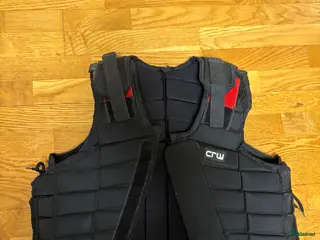 Säkerhetsvästar ryttarutrustning till salu: Crw ridväst i Farsta - Annons 11