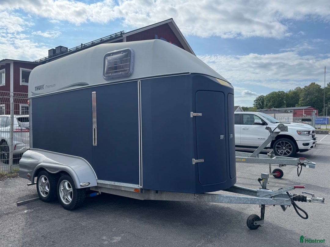 Hästtransporter  fordon & transport till salu: Välvårdad Thule Premium  i Ekerö - Annons 1